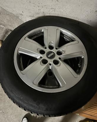 Cerchi in lega con gomme invernali mini countryman