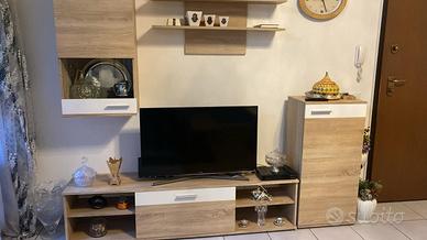 postazione tv con casetti