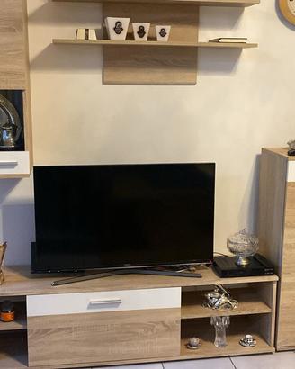 postazione tv con casetti