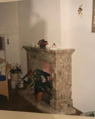 Camino in marmo brecciato/ pietra Favara