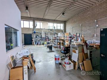 Immobile di 242 m² con 1 locale a Poggibonsi