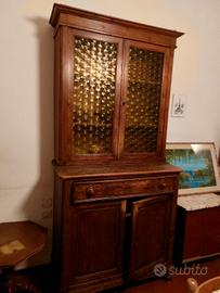 Credenza in legno con vetrina in arte povera 