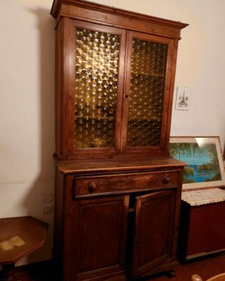 Credenza in legno con vetrina in arte povera 