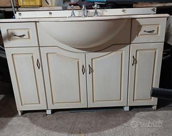 Mobile bagno con lavabo incassato