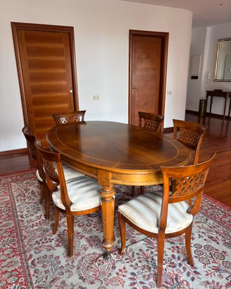 Tavolo ovale allungabile con 6 sedie coordinate
