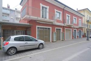 Palazzo / Stabile di 380 m² con più di 5 locali a 