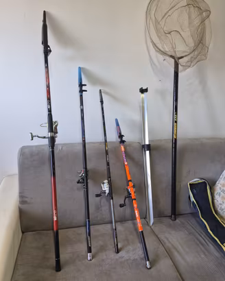 Canne da pesca più attrezzatura completa