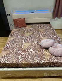 Letto matrimoniale con led