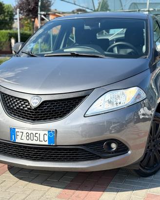 Lancia Ypsilon 1.2 69 CV 5 porte GPL Ecochic Black