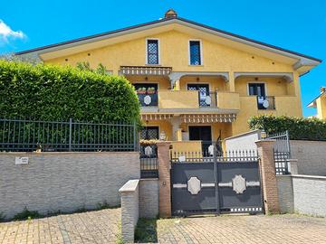 In palazzina con ascensore appartamento recente co