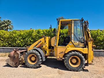 Terna Komatsu WB70A telescopico e mordente 