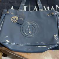 Borsa Armani poco usata unico difetto 