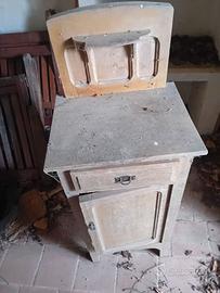 Mobiletto antico