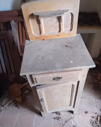 Mobiletto antico