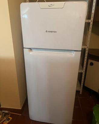 Frigorifero Ariston classe A+ con refrigeratore
