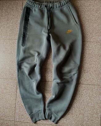 Pantaloni tech nike (s)