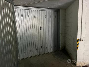 Garage ampio in condominio