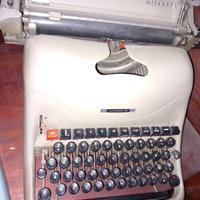 macchina da scrivere Olivetti Lexikon 80.