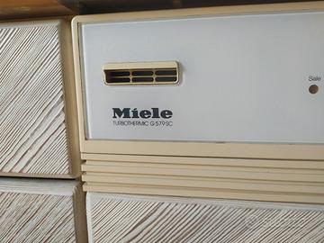 Cucina Miele con penisola 