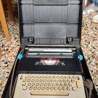 macchina da scrivere Olivetti 