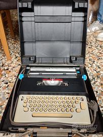 macchina da scrivere Olivetti 