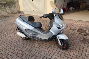 Scooter Piaggio X9