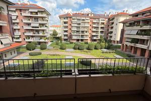 Ampio trilocale in via Bernini, Monza