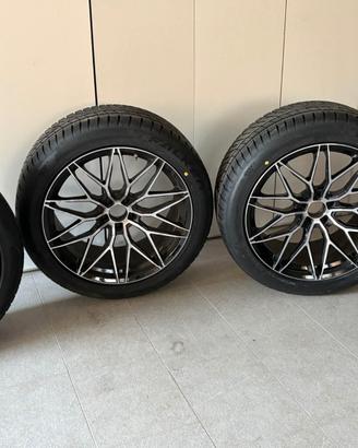 Cerchi completi di gomme invernali nuove