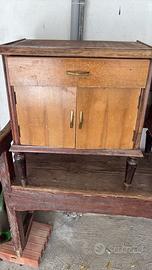 Set di comodini antichi
