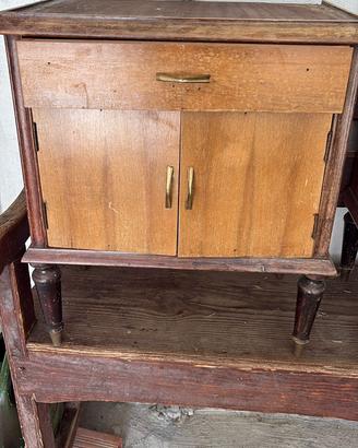 Set di comodini antichi