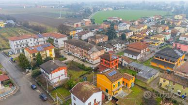 VILLA SINGOLA A NOVI DI MODENA
