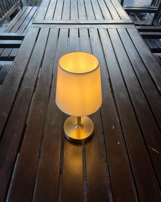Lampada da tavolo dorata – usata una sola volta