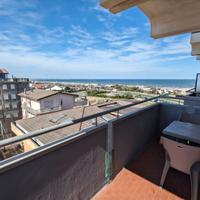 Fronte mare con terrazzo e posto auto