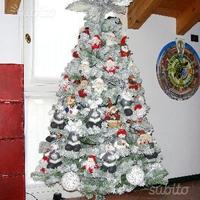 Albero di Natale con addobbi etnici