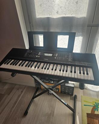 Tastiera Yamaha PSR E363 come nuova 