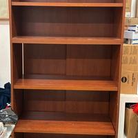 Libreria in ciliegio – elegante e solida