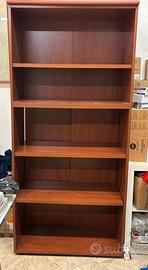 Libreria in ciliegio – elegante e solida