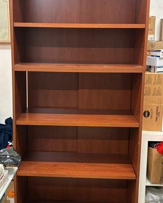 Libreria in ciliegio – elegante e solida