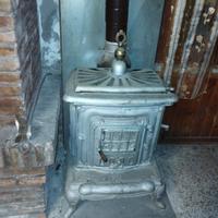 stufa a legna in ghisa 