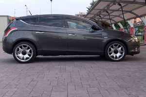 Lancia Delta 1.8 tjet sportronic oro