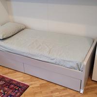 letto singolo legno laccato e materasso