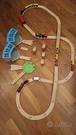 Pista in legno trenino Ikea con accessori 