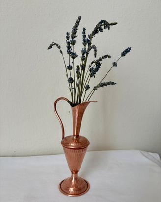 Piccola brocca / vaso vintage in rame martellato