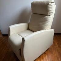 Poltrona relax con poggiapiedi