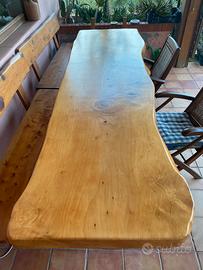Tavolo in legno massello con panche 2,8 m