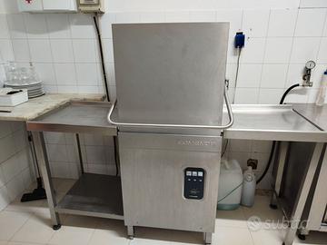 Lavastoviglie Comenda con pancali e carrelli