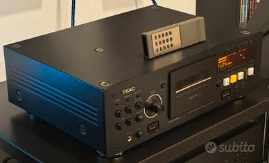 TEAC V-6030S + Torre Nandi + 200 Audiocassette