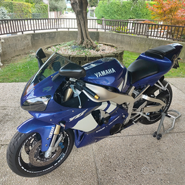 Yamaha R1