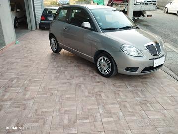 LANCIA YPSILON  1.3 DIESEL. 
