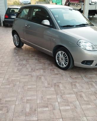 LANCIA YPSILON  1.3 DIESEL. 